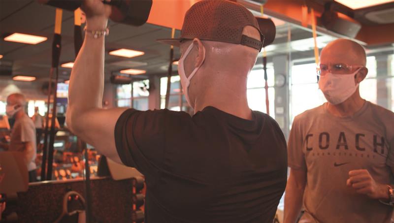 Cómo aprovechar al máximo su entrenamiento de Orangetheory mientras usa una máscara